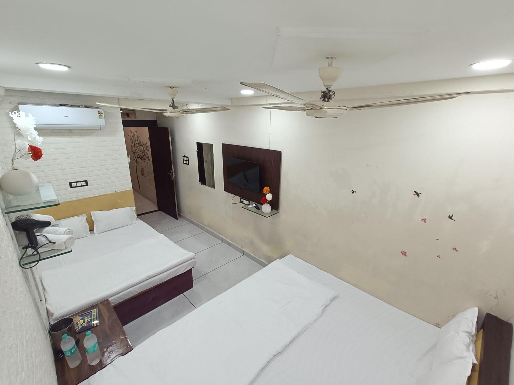 Hotel S Tower 乌贾因 外观 照片