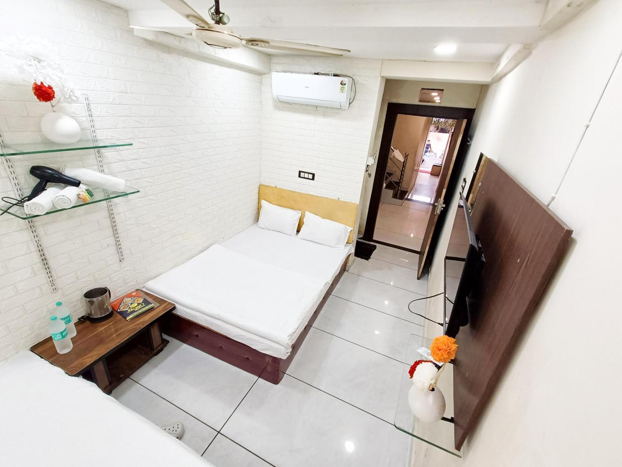 Hotel S Tower 乌贾因 外观 照片