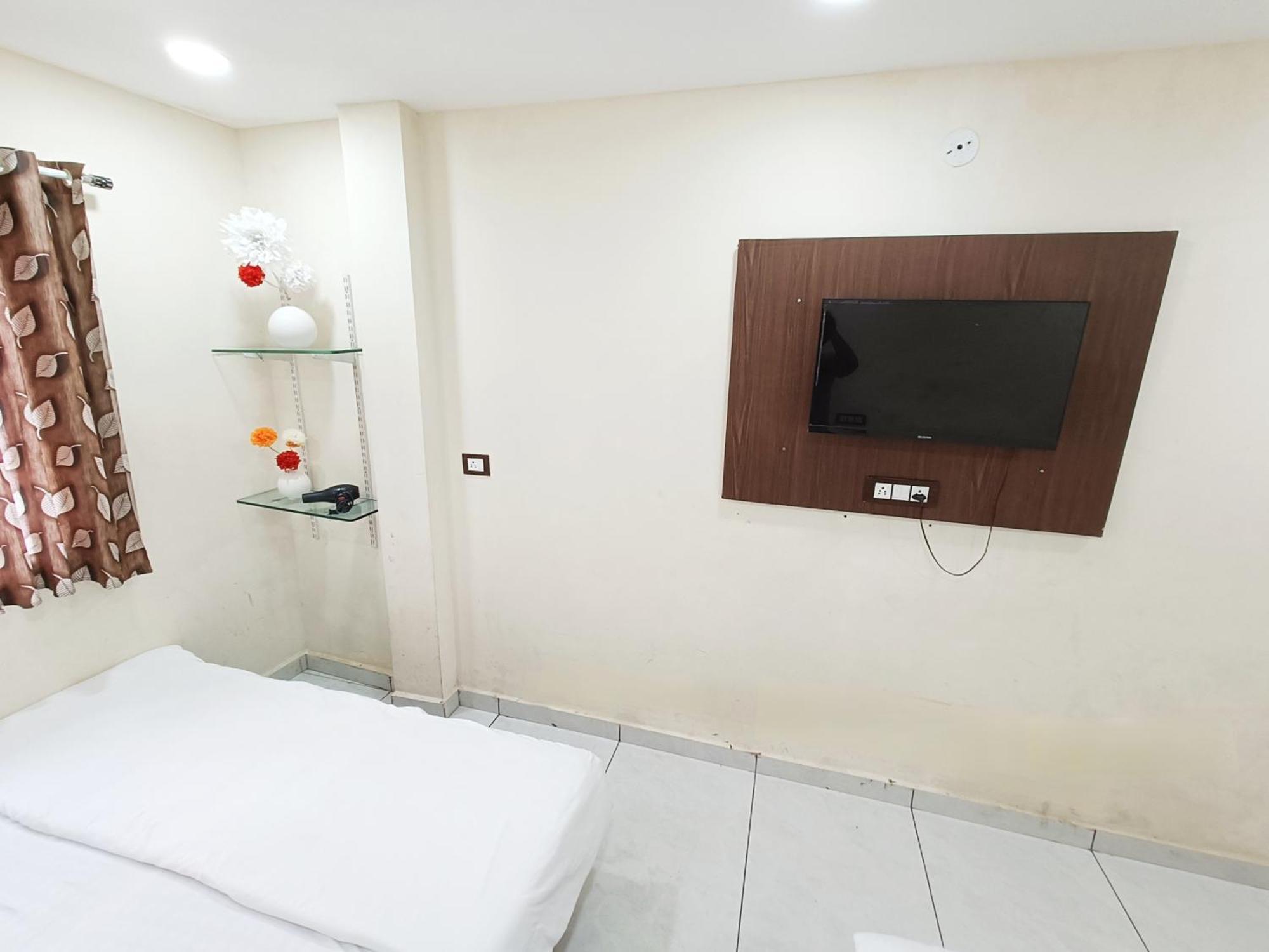 Hotel S Tower 乌贾因 外观 照片