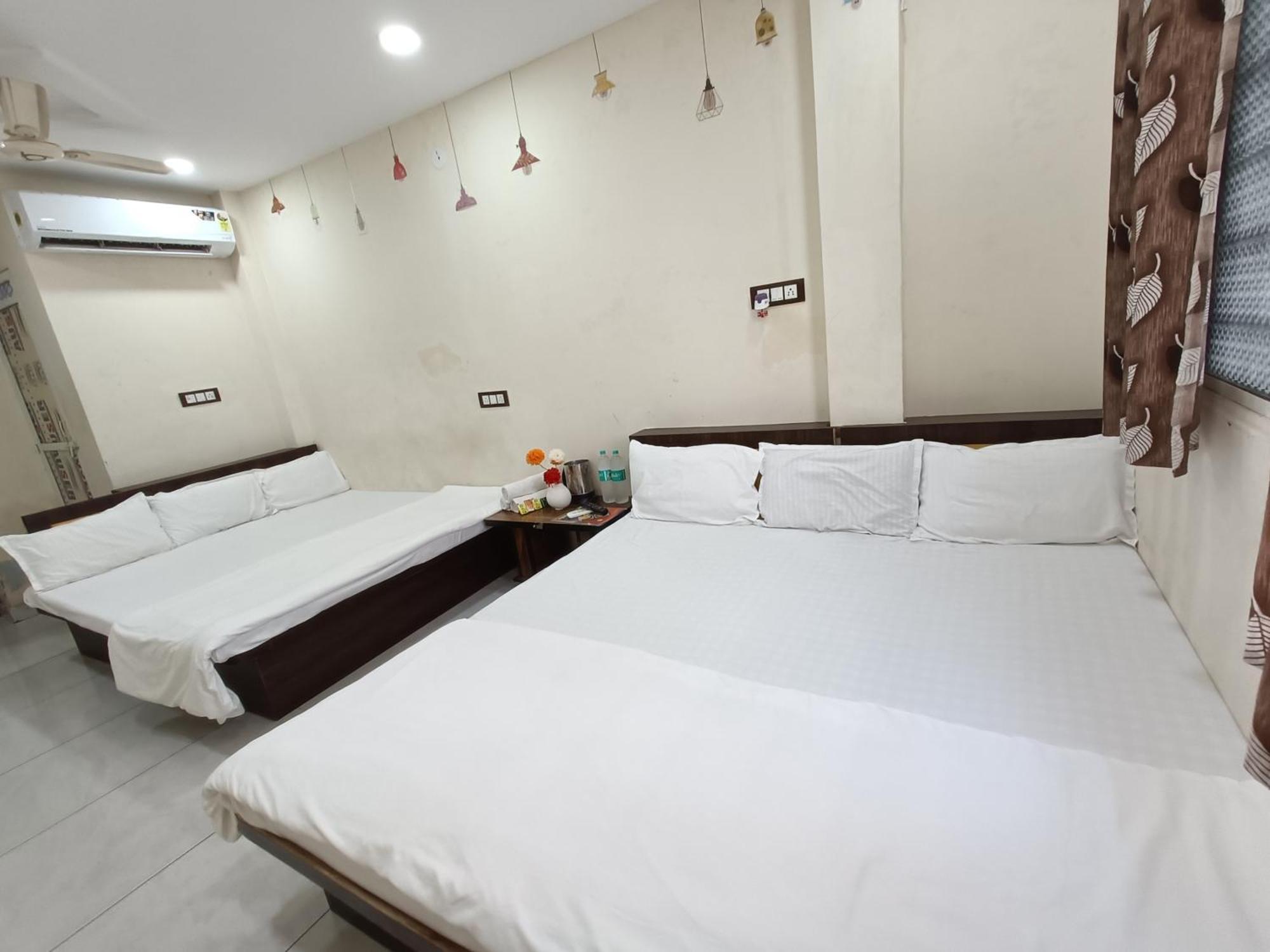 Hotel S Tower 乌贾因 外观 照片