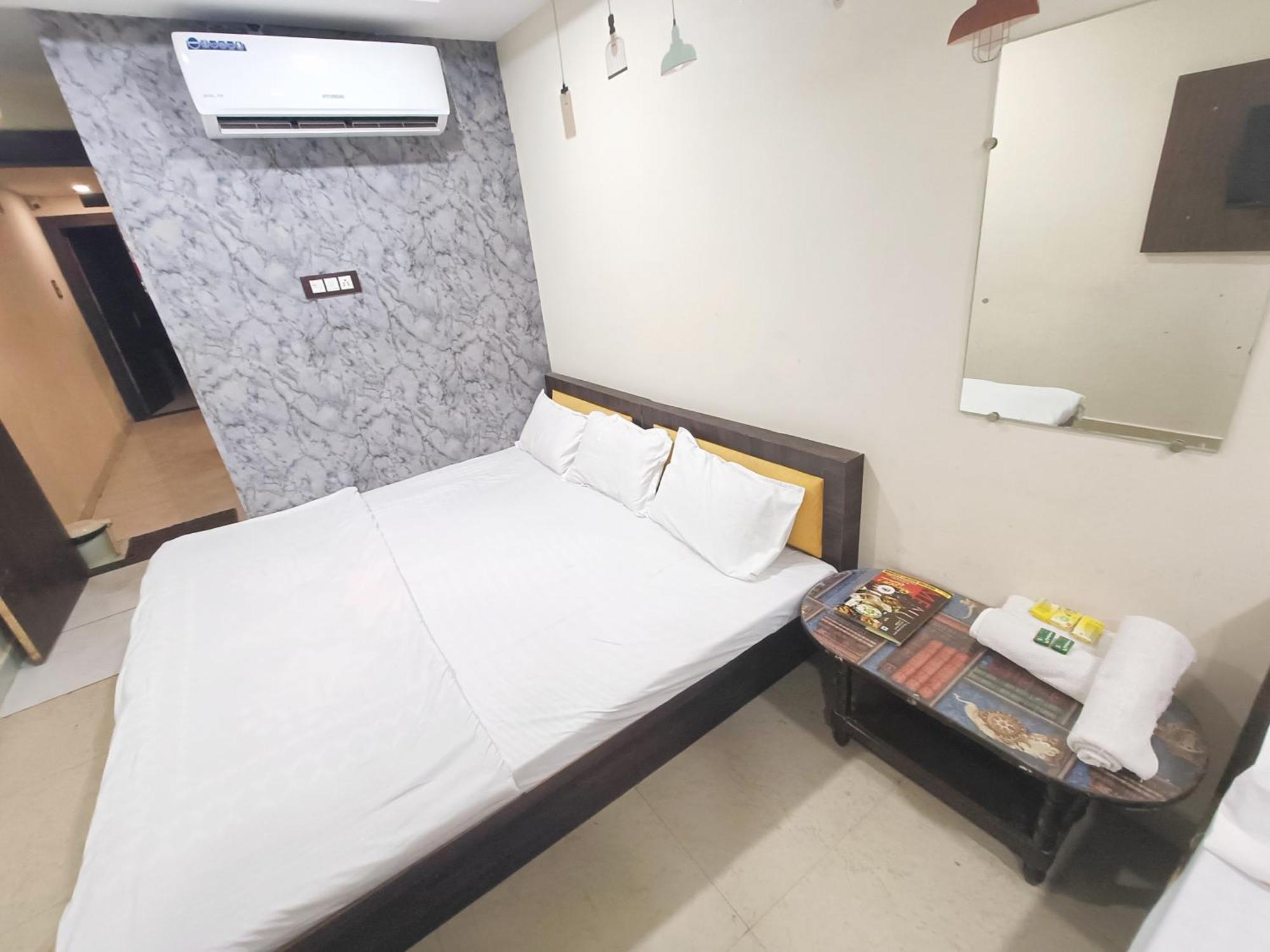 Hotel S Tower 乌贾因 外观 照片