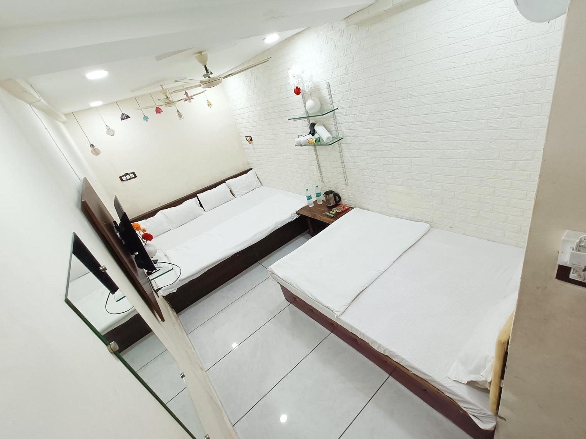 Hotel S Tower 乌贾因 外观 照片