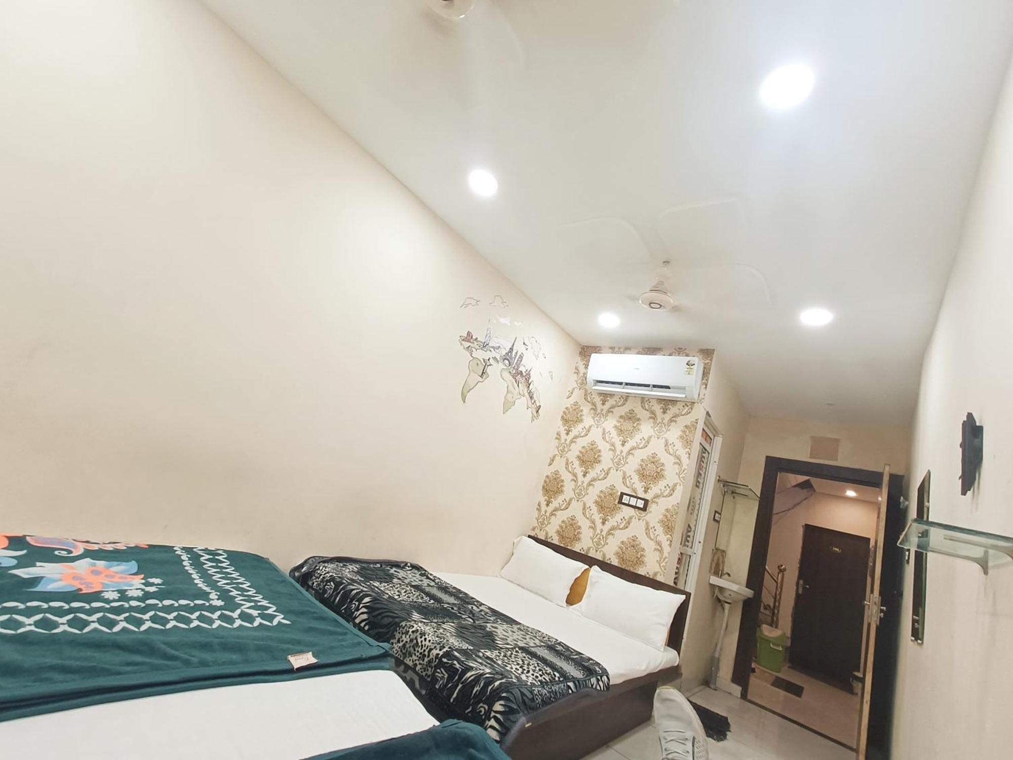 Hotel S Tower 乌贾因 外观 照片